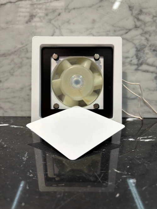 Диффузор на магнитах с вентилятором для потолков ТД100 черно-белый квадратный 100 мм